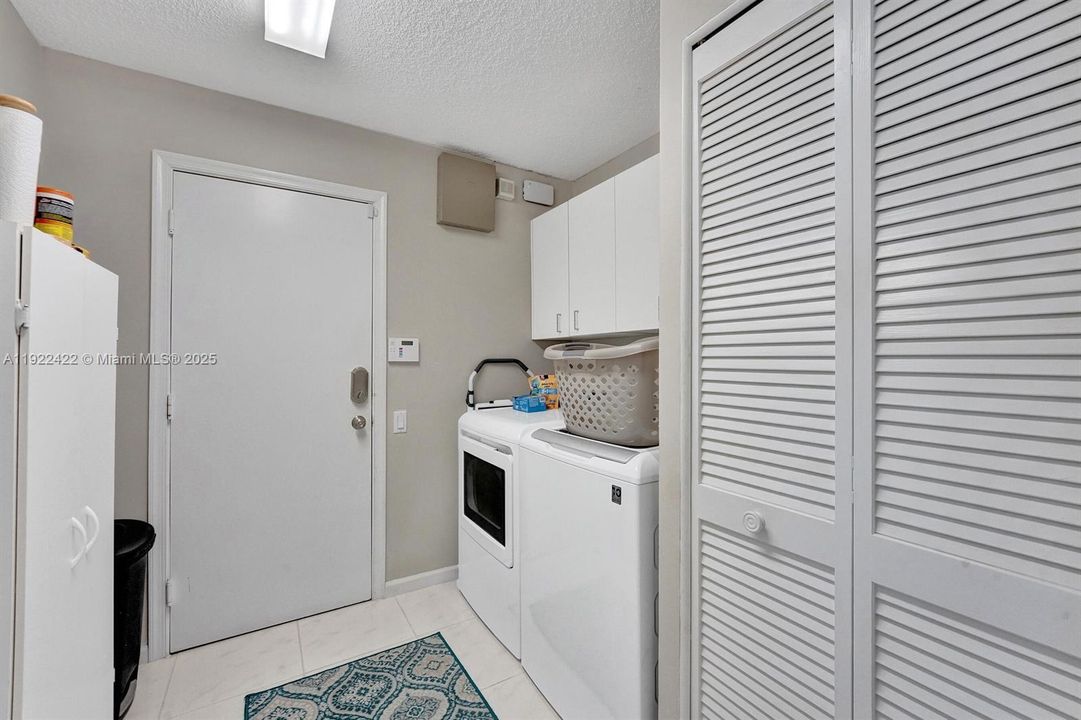 合同活跃: $446,900 (3 贝兹, 2 浴室, 1806 平方英尺)