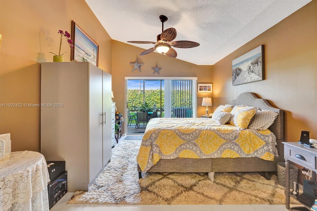 合同活跃: $446,900 (3 贝兹, 2 浴室, 1806 平方英尺)