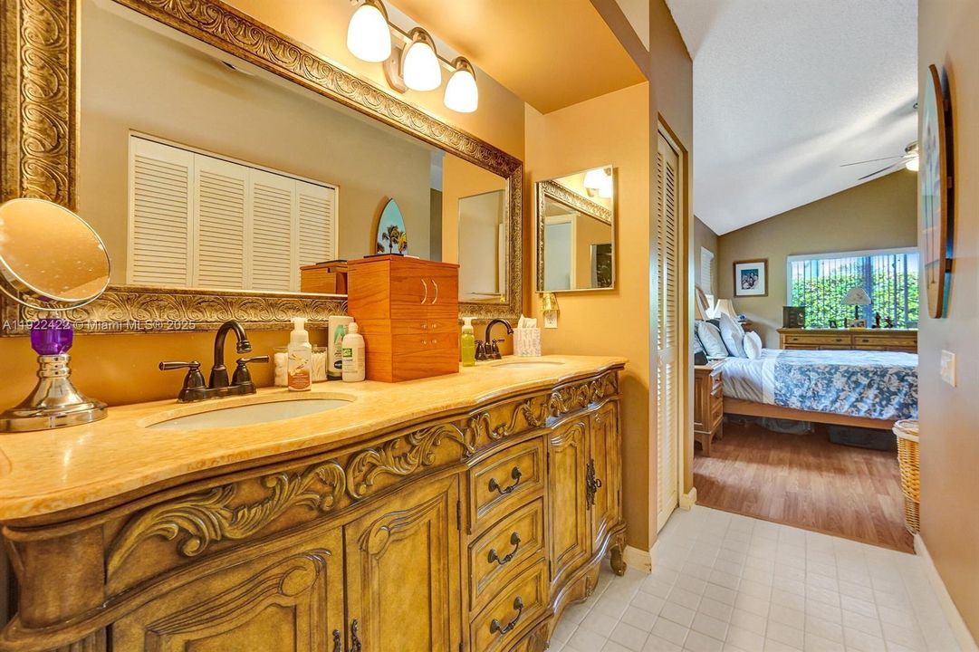 合同活跃: $446,900 (3 贝兹, 2 浴室, 1806 平方英尺)