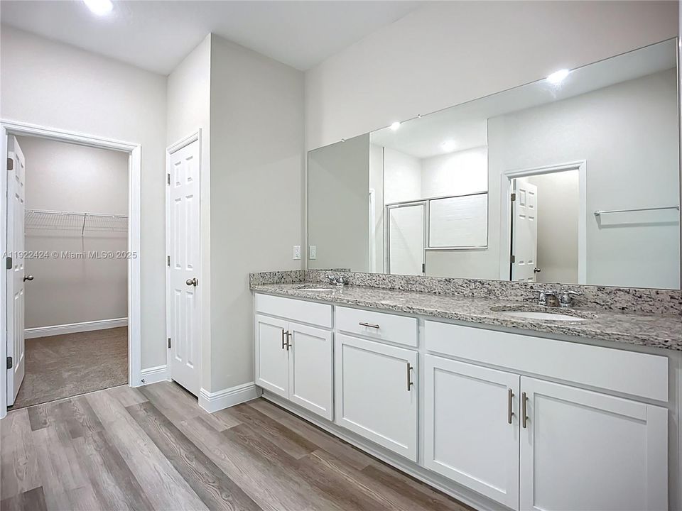 待售: $347,999 (4 贝兹, 2 浴室, 0 平方英尺)