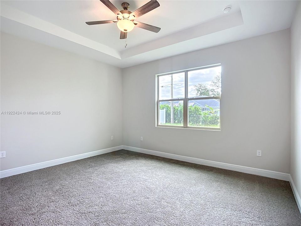 待售: $347,999 (4 贝兹, 2 浴室, 0 平方英尺)