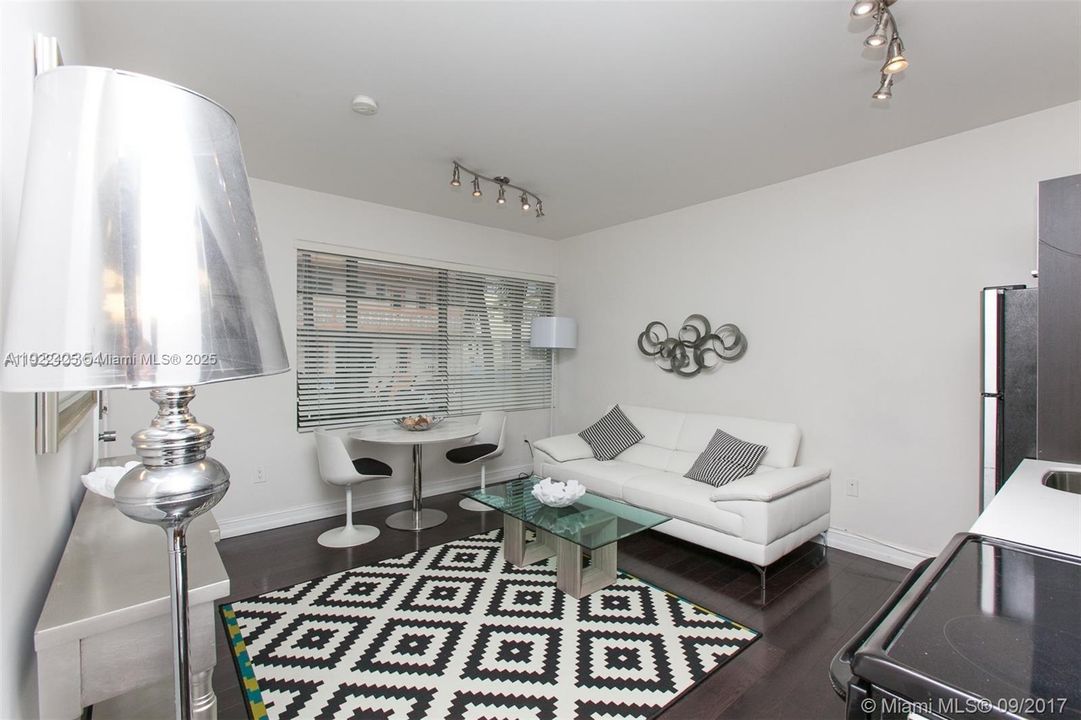 На продажу: $299,000 (1 спален, 1 ванн, 485 Квадратных фут)