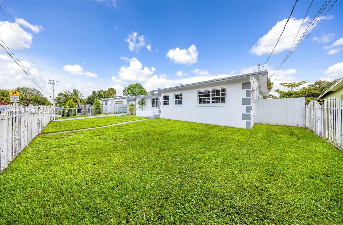 En Venta: $640,000 (4 camas, 3 baños, 2478 Pies cuadrados)