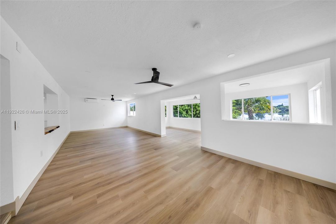 En Venta: $640,000 (4 camas, 3 baños, 2478 Pies cuadrados)