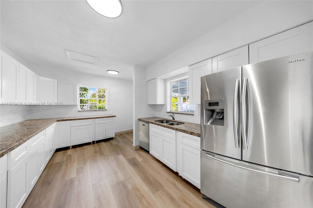 En Venta: $640,000 (4 camas, 3 baños, 2478 Pies cuadrados)