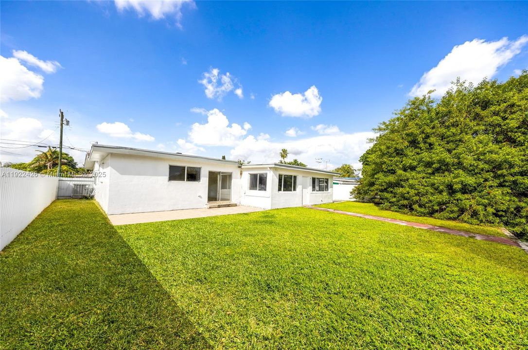 En Venta: $640,000 (4 camas, 3 baños, 2478 Pies cuadrados)