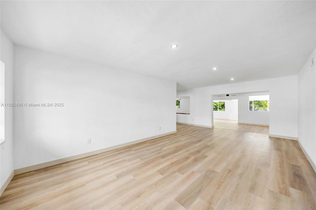 En Venta: $640,000 (4 camas, 3 baños, 2478 Pies cuadrados)