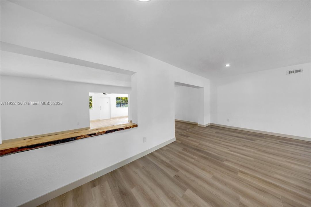 En Venta: $640,000 (4 camas, 3 baños, 2478 Pies cuadrados)