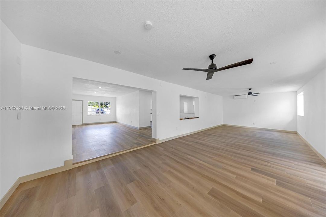 En Venta: $640,000 (4 camas, 3 baños, 2478 Pies cuadrados)