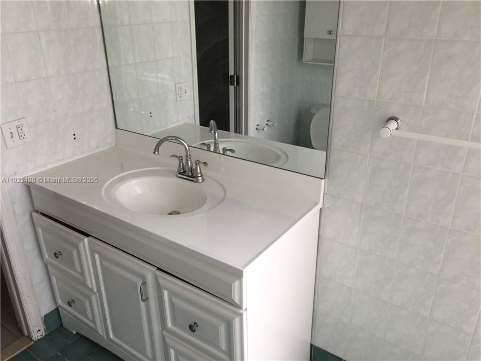 For Rent: $3,000 (3 beds, 2 baths, 1675 Square Feet)