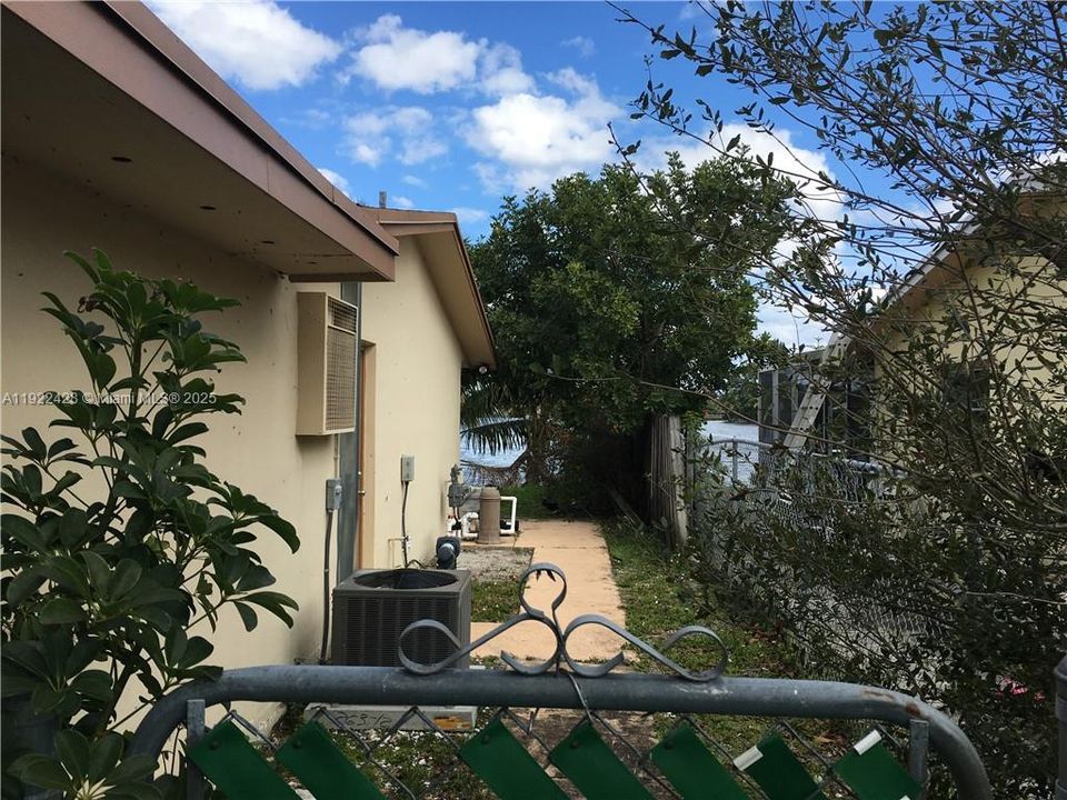 For Rent: $3,000 (3 beds, 2 baths, 1675 Square Feet)