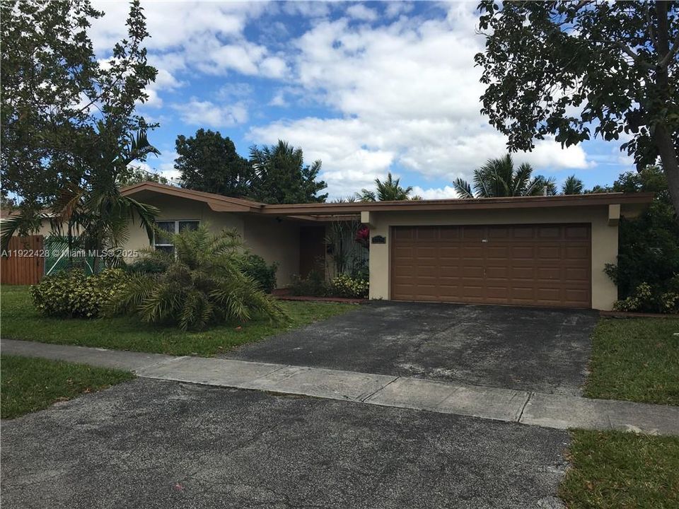 For Rent: $3,000 (3 beds, 2 baths, 1675 Square Feet)