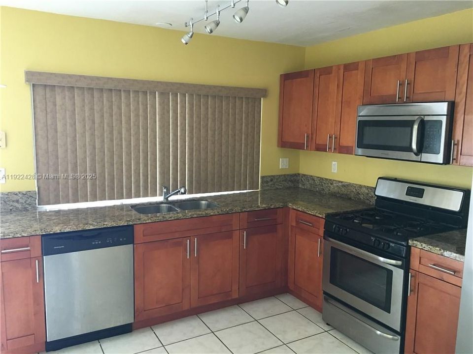 For Rent: $3,000 (3 beds, 2 baths, 1675 Square Feet)