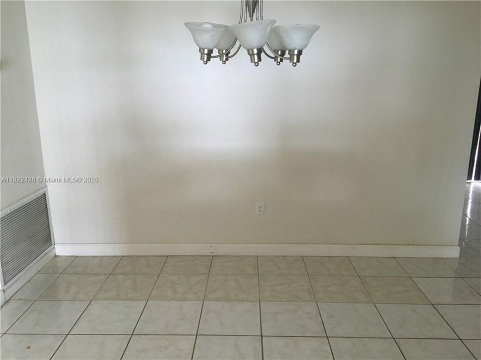 For Rent: $3,000 (3 beds, 2 baths, 1675 Square Feet)