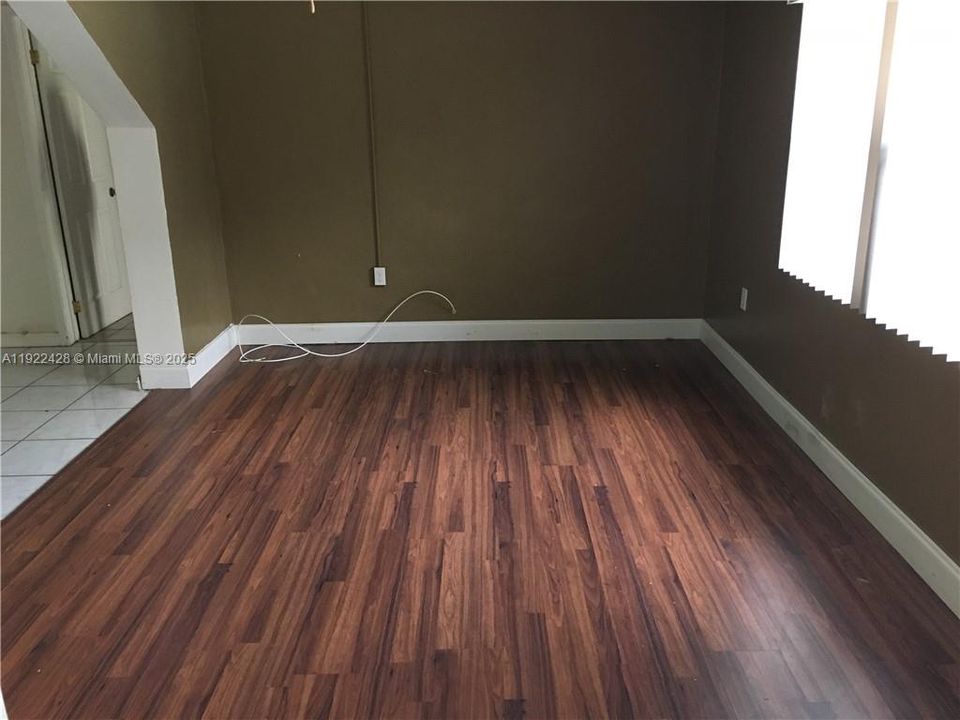 For Rent: $3,000 (3 beds, 2 baths, 1675 Square Feet)