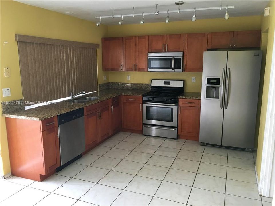 For Rent: $3,000 (3 beds, 2 baths, 1675 Square Feet)