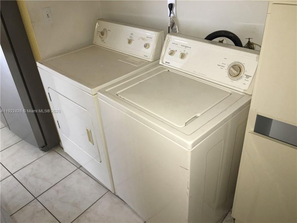 For Rent: $3,000 (3 beds, 2 baths, 1675 Square Feet)