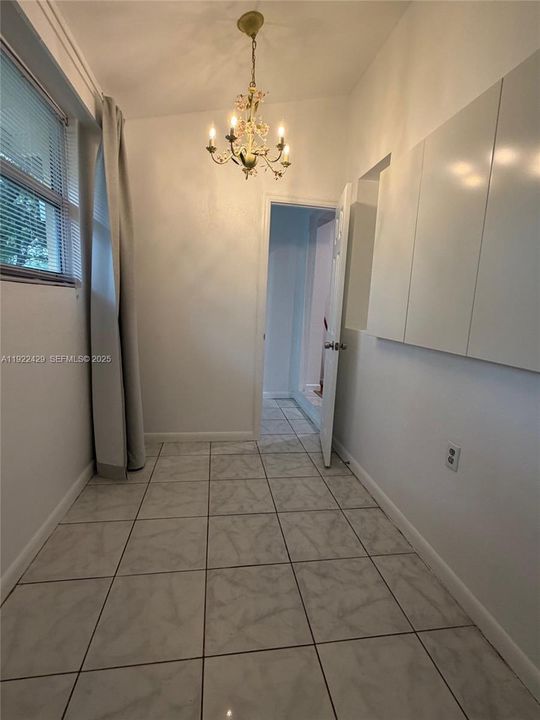 For Rent: $2,375 (2 beds, 1 baths, 812 Square Feet)