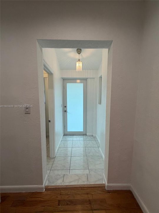 For Rent: $2,375 (2 beds, 1 baths, 812 Square Feet)