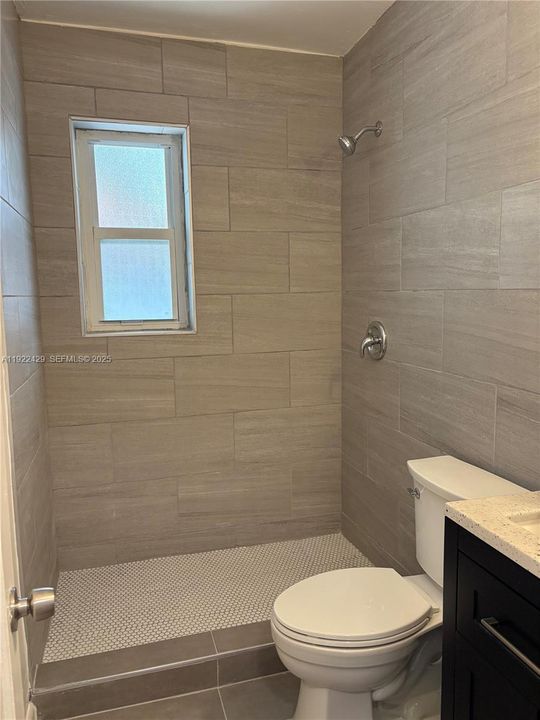 For Rent: $2,375 (2 beds, 1 baths, 812 Square Feet)