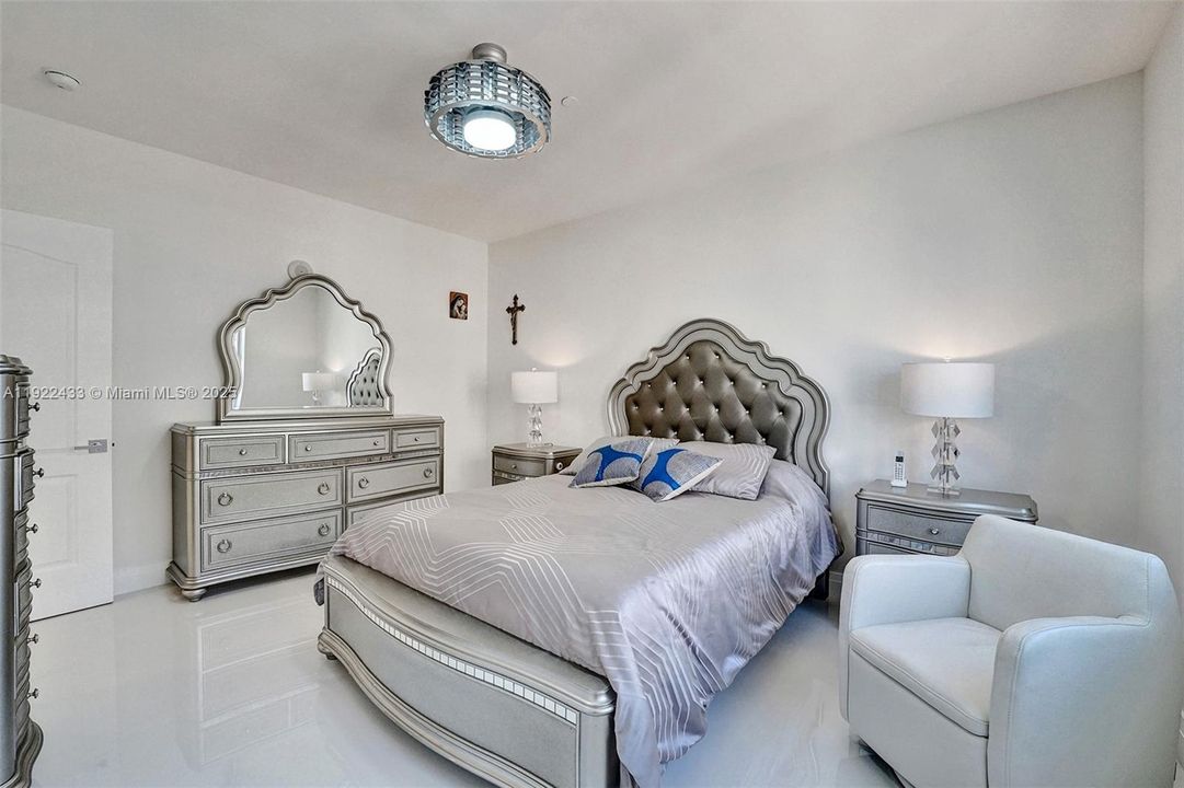 For Sale: $1,350,000 (3 beds, 2 baths, 2237 Square Feet)