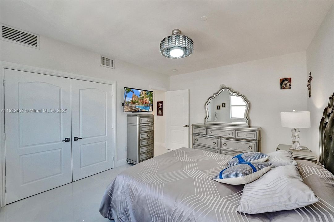 For Sale: $1,350,000 (3 beds, 2 baths, 2237 Square Feet)