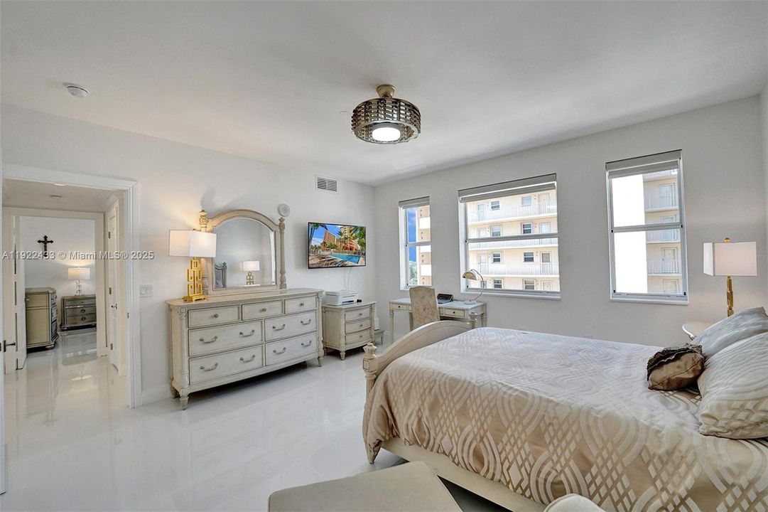 For Sale: $1,350,000 (3 beds, 2 baths, 2237 Square Feet)