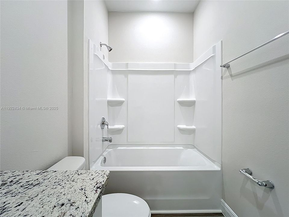 待售: $349,999 (4 贝兹, 2 浴室, 0 平方英尺)