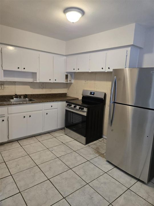 For Rent: $1,550 (1 beds, 1 baths, 700 Square Feet)