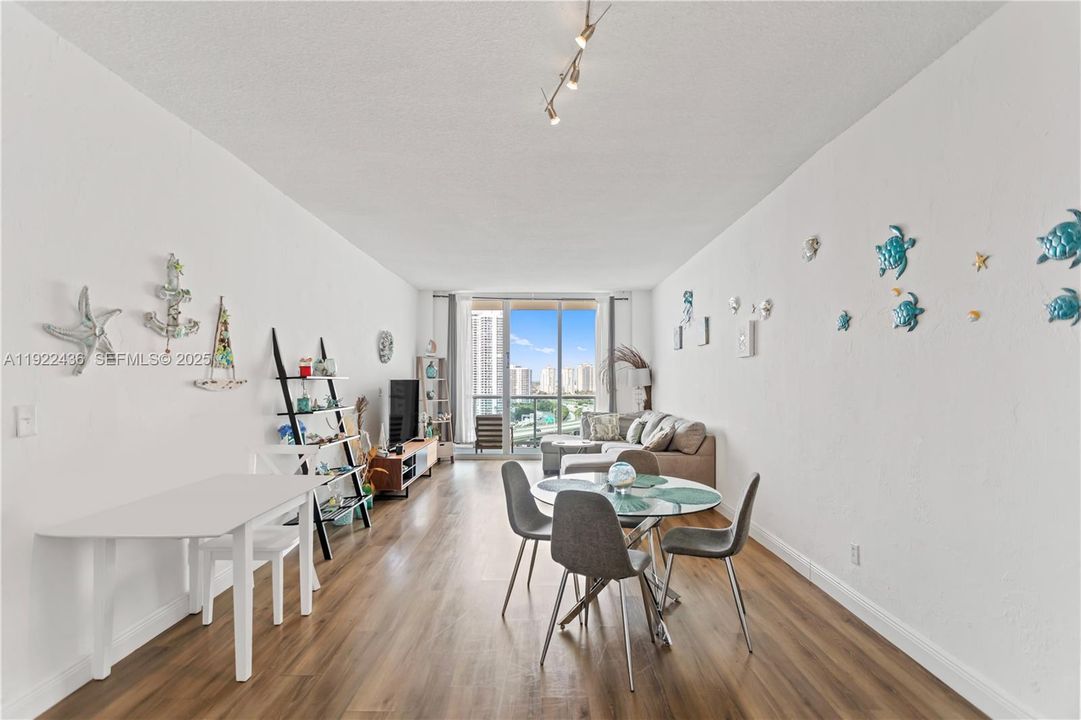 For Sale: $459,000 (2 beds, 2 baths, 1525 Square Feet)