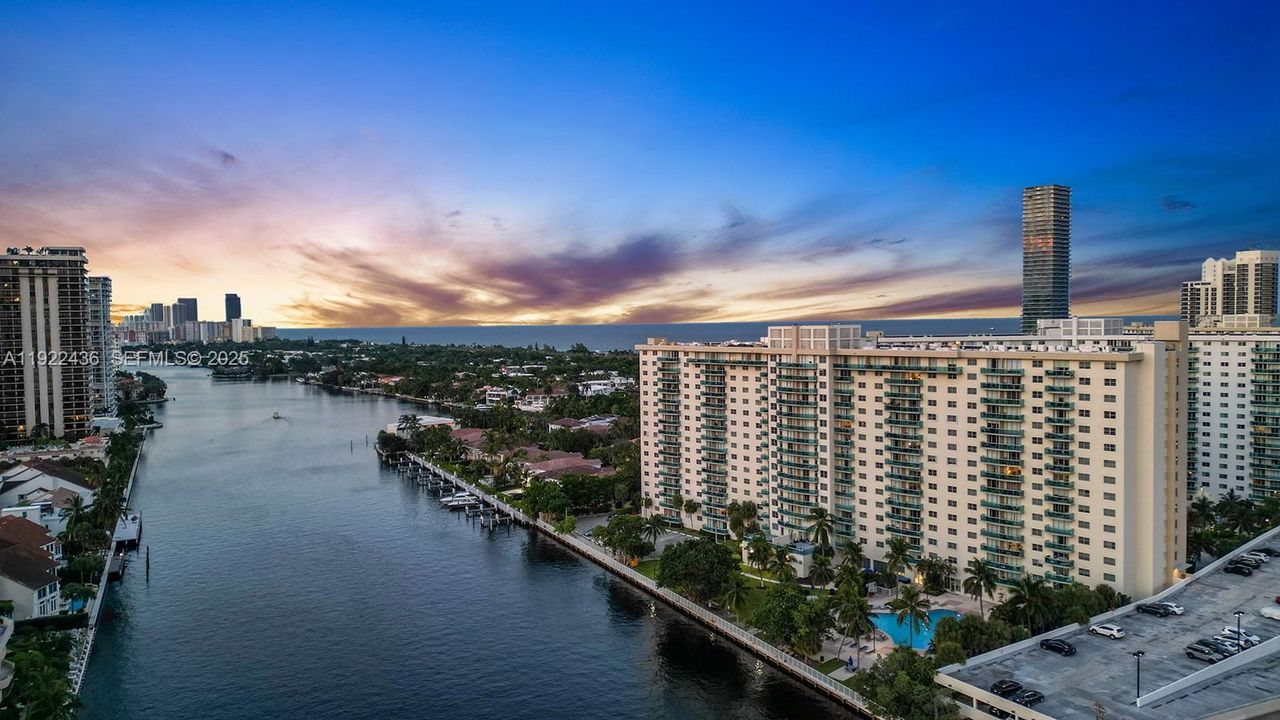 For Sale: $459,000 (2 beds, 2 baths, 1525 Square Feet)