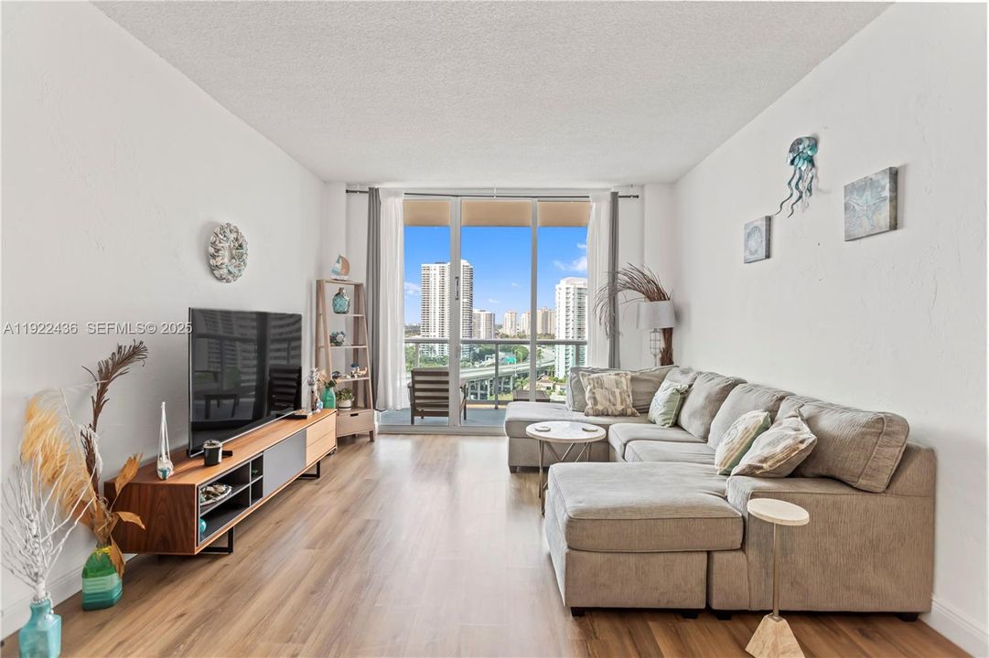 For Sale: $459,000 (2 beds, 2 baths, 1525 Square Feet)