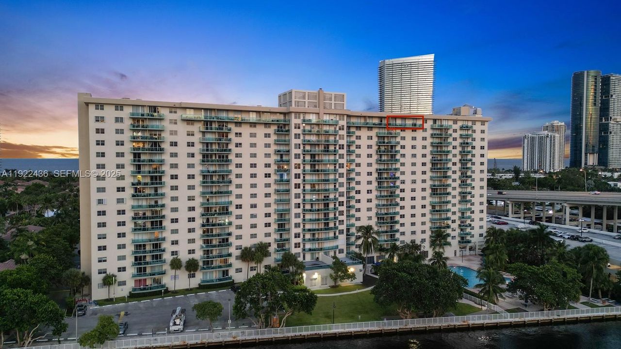 For Sale: $459,000 (2 beds, 2 baths, 1525 Square Feet)