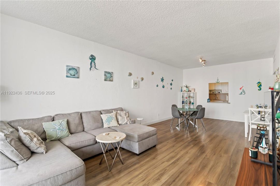 For Sale: $459,000 (2 beds, 2 baths, 1525 Square Feet)