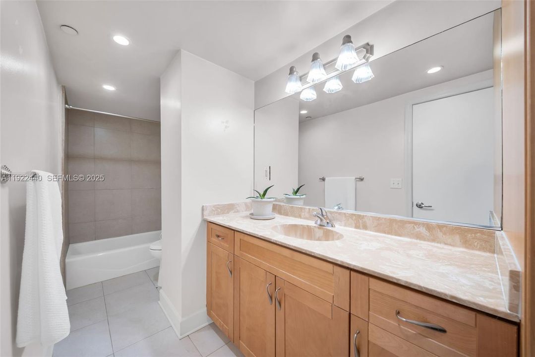 For Sale: $435,000 (2 beds, 2 baths, 1287 Square Feet)