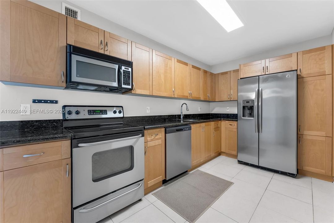 For Sale: $435,000 (2 beds, 2 baths, 1287 Square Feet)