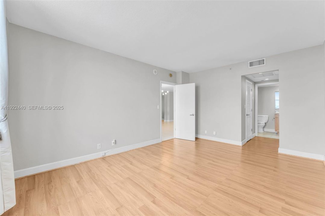 For Sale: $435,000 (2 beds, 2 baths, 1287 Square Feet)