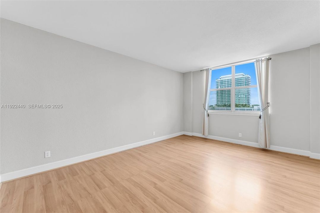 For Sale: $435,000 (2 beds, 2 baths, 1287 Square Feet)