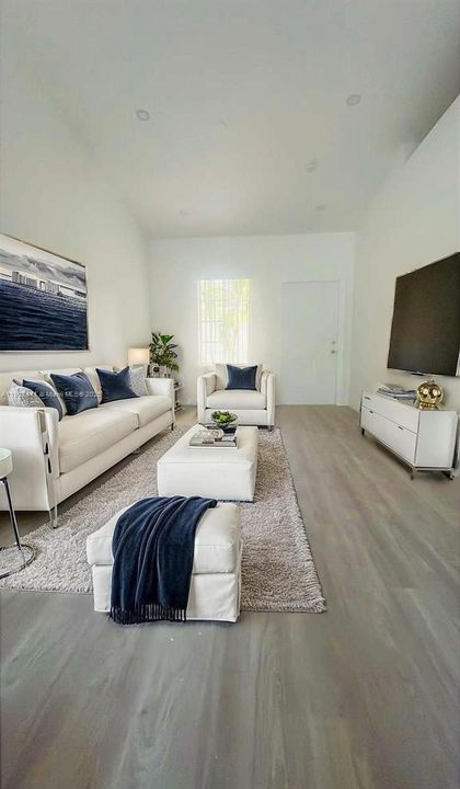 В аренду: $2,500 (3 спален, 2 ванн, 992 Квадратных фут)