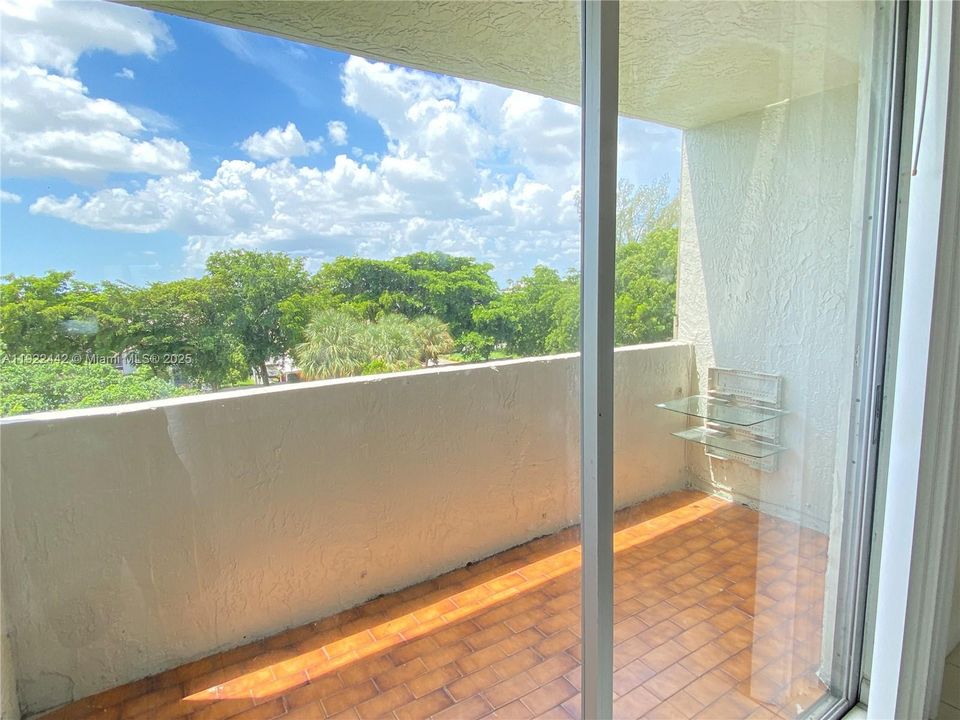 出租: $2,000 (2 贝兹, 2 浴室, 960 平方英尺)