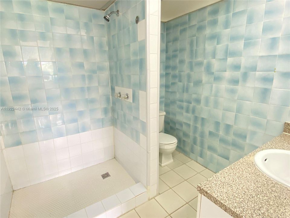 出租: $2,000 (2 贝兹, 2 浴室, 960 平方英尺)