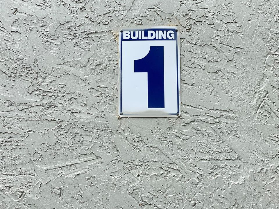 出租: $2,000 (2 贝兹, 2 浴室, 960 平方英尺)