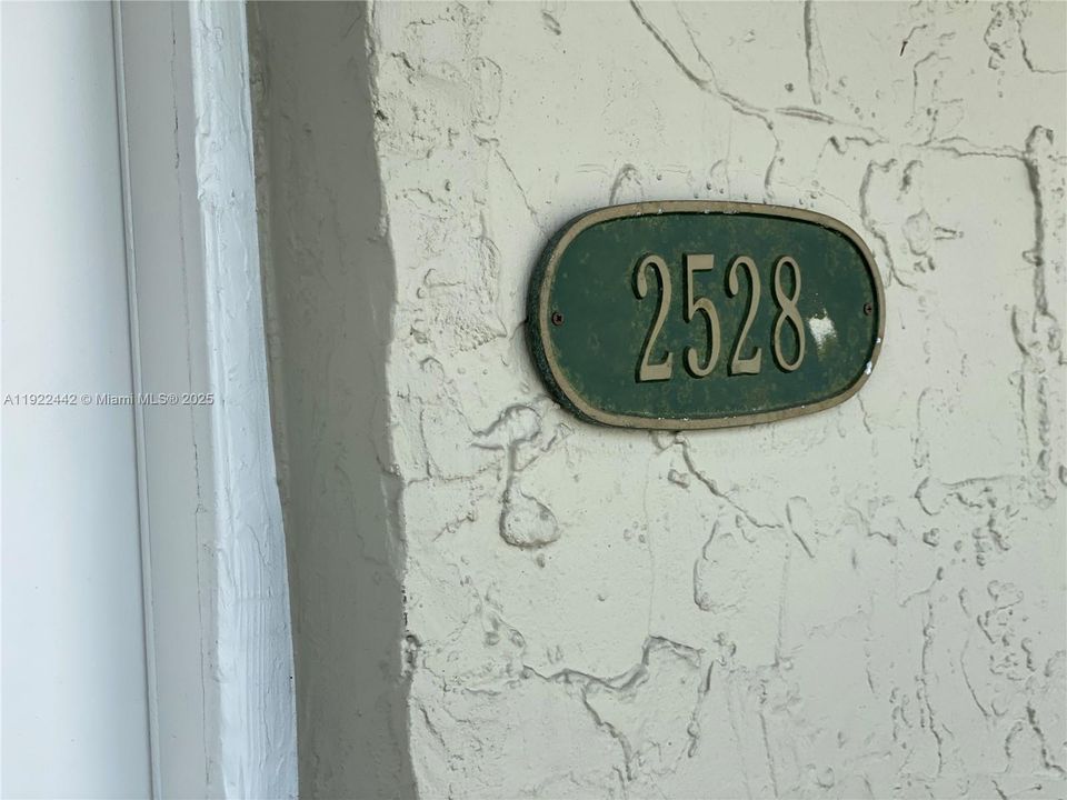 出租: $2,000 (2 贝兹, 2 浴室, 960 平方英尺)