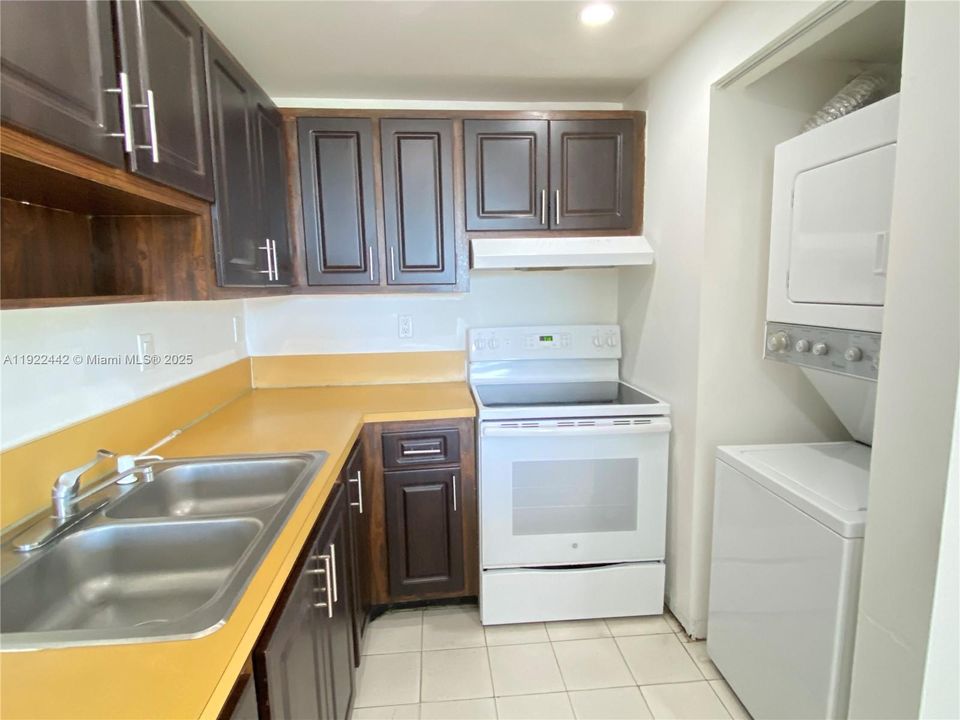 出租: $2,000 (2 贝兹, 2 浴室, 960 平方英尺)