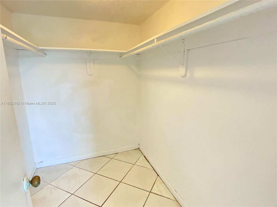 出租: $2,000 (2 贝兹, 2 浴室, 960 平方英尺)