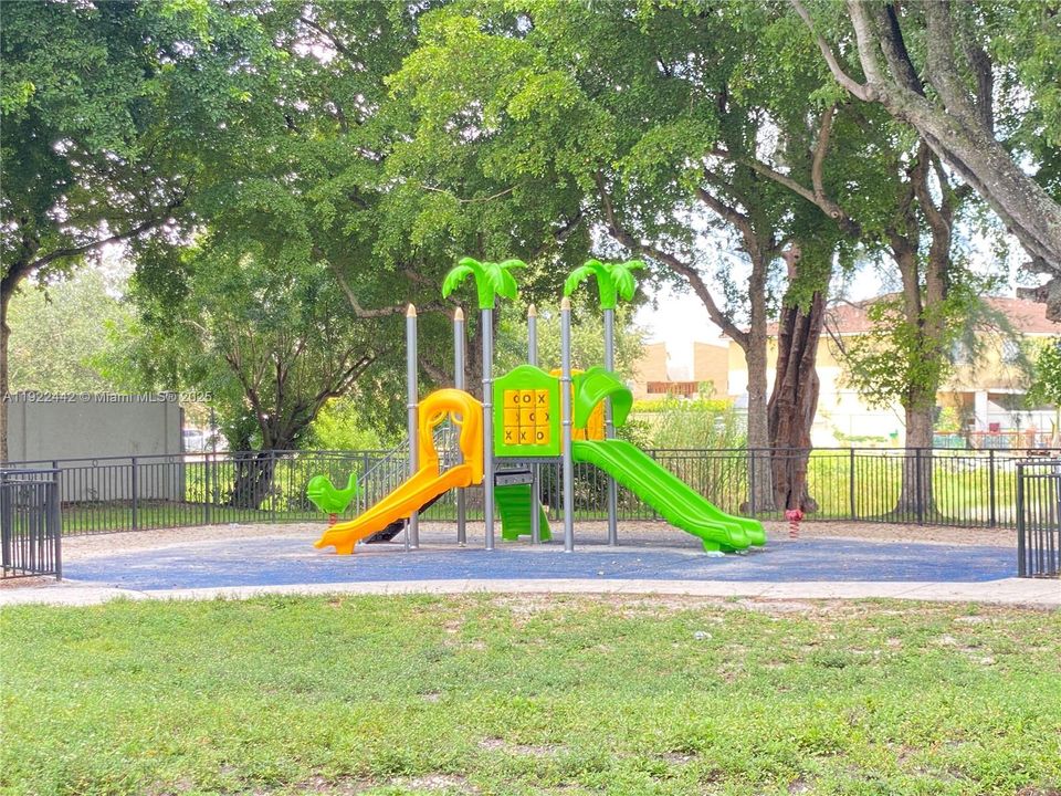 出租: $2,000 (2 贝兹, 2 浴室, 960 平方英尺)