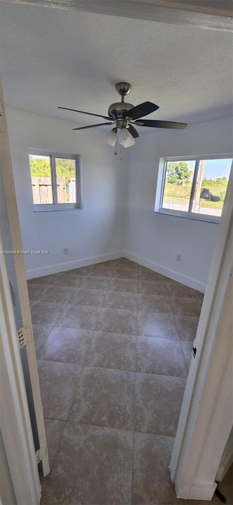 В аренду: $2,650 (3 спален, 1 ванн, 1012 Квадратных фут)