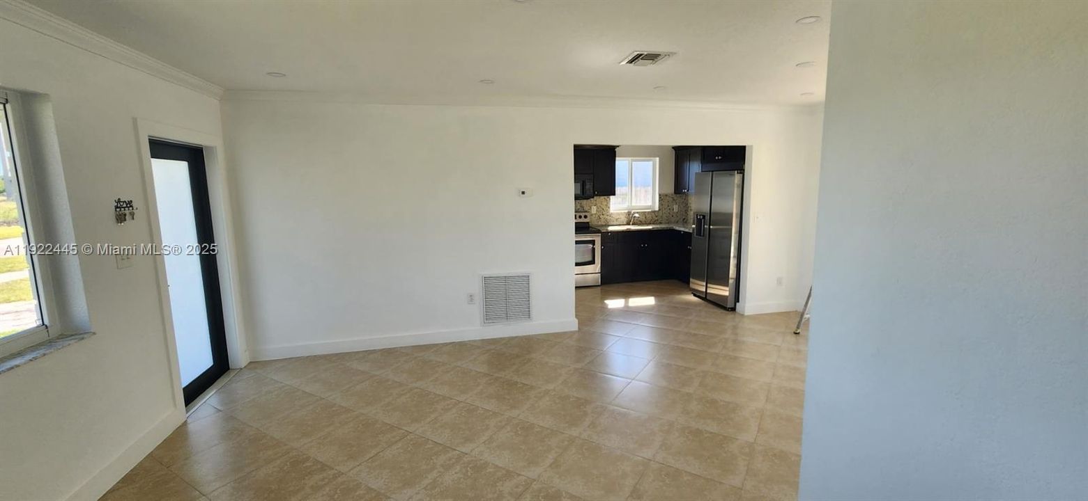 В аренду: $2,650 (3 спален, 1 ванн, 1012 Квадратных фут)