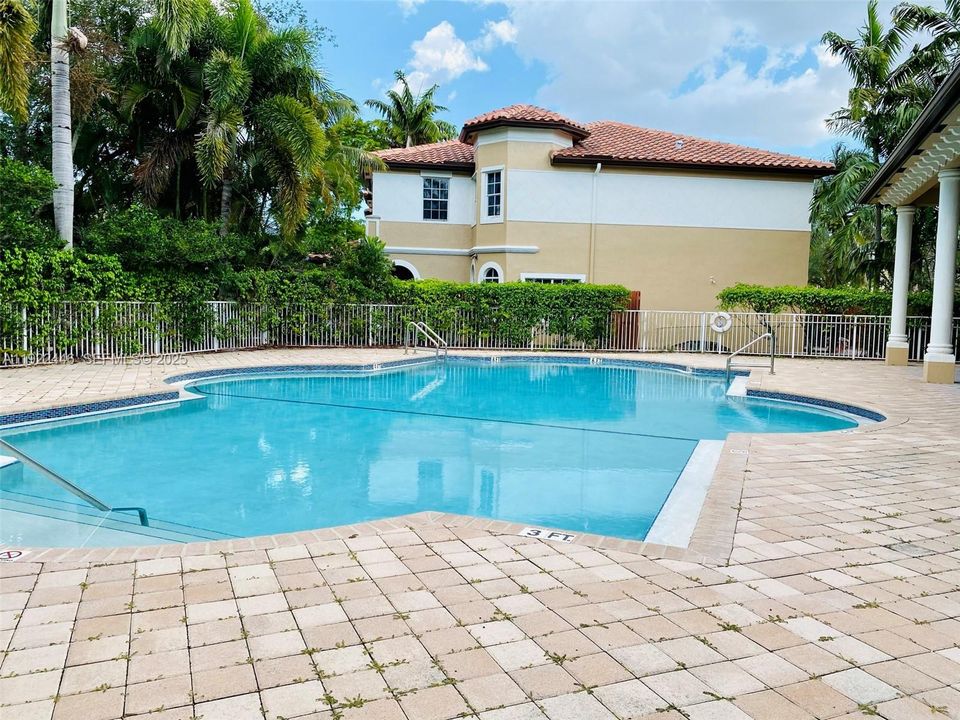 For Rent: $2,850 (3 beds, 2 baths, 1700 Square Feet)