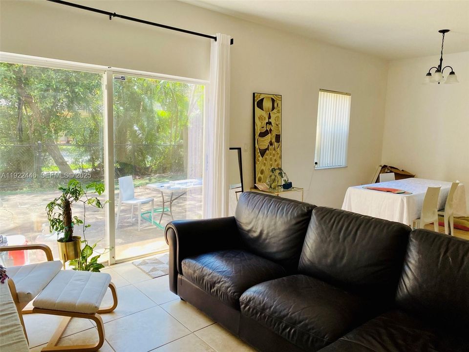 For Rent: $2,850 (3 beds, 2 baths, 1700 Square Feet)